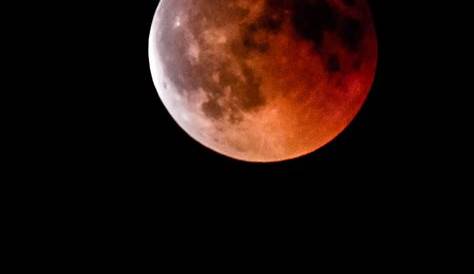 Pourquoi la Lune devient rouge au lieu de disparaître lors d'une éclipse