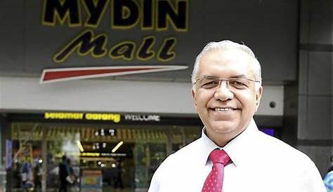 Team Ibu Pejabat MYDIN membuat kejutan hari jadi Datuk Wira (Dr.) Haji