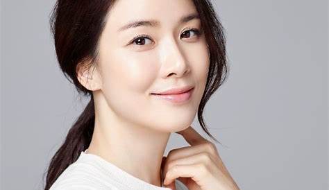 Lee Bo Young Shares A Mysterious Smile At A Tense Chaebol Family Dinner