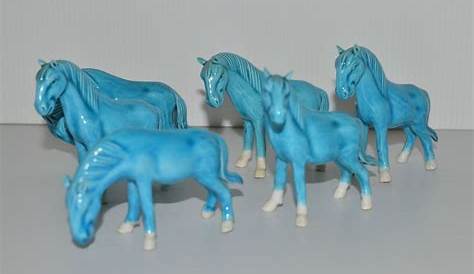 Chine, Les 7 chevaux du bonheur en porcelaine bleue et b… | Drouot.com