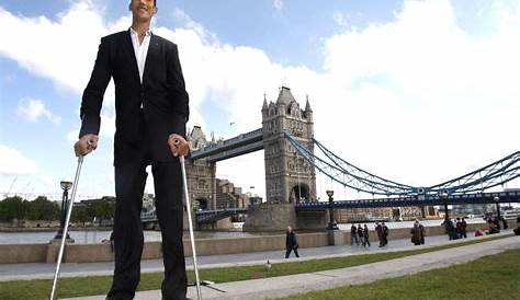 A 2 mètres 51, l'homme le plus grand du monde s'est arrêté de grandir