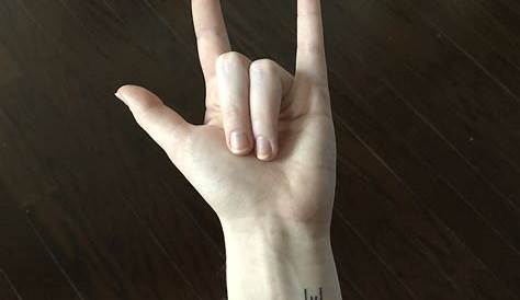 'I love you' in sign language! I love this! Great Tattoos, Simple