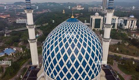 The Sultan Salahuddin Abdul Aziz Shah Mosque Stock Image - Image of