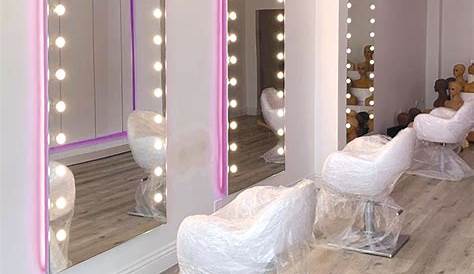 Dressing room at Moda Operandi Fashion Salon in London. | Store design