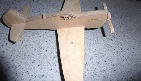 Einfaches Motorflugzeug selbst gebaut.