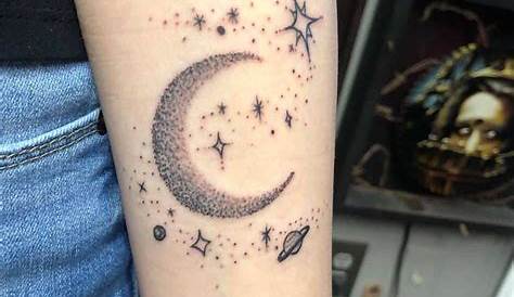 25 Beautiful Moon Tattoos for Women - Pulptastic