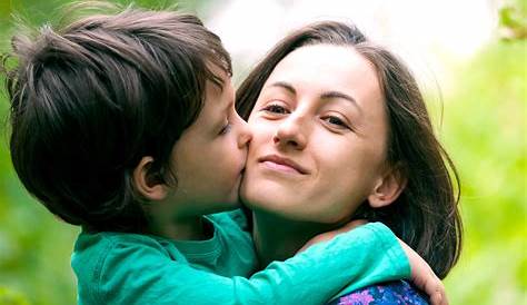 Mutter und Sohn. Getrennt stockbild. Bild von kopf, schön - 12164803