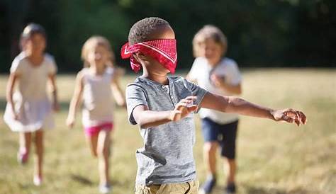 Top 184+ Imagenes de niños jugando a la gallinita ciega - Smartindustry.mx