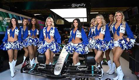 Cheerleaders At The Packers Game