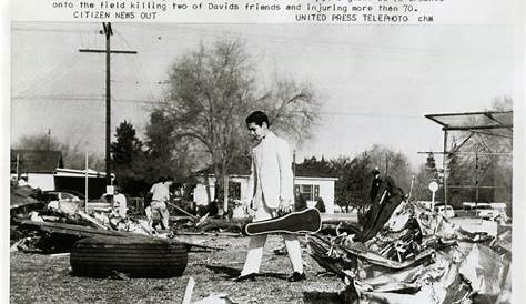 Colorized Fotos 1957 Debris from Aerial Collision kills 7 and injures