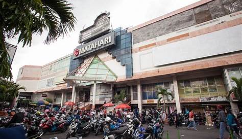 Pedagang Pakaian di Pasar Besar Kota Malang Kalah Bersaing dengan Toko