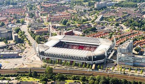 Archipel and PSV Foundation play sports in the Philips Stadium