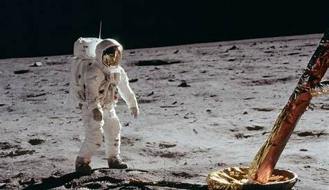 Neil Armstrong sur la lune Photo Stock - Alamy