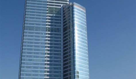La tour First à La Défense, plus haut gratte-ciel de France, rachetée