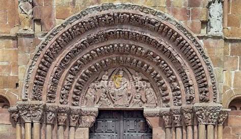 La portada lateral de la Iglesia del Monasterio de Nuestra Señora del