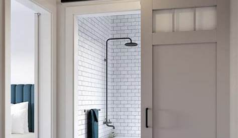 Idée décoration Salle de bain - porte de grange coulissante modernisée