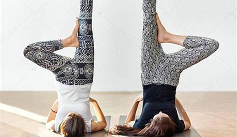 Poses De Yoga Para 2 Personas - YogaWalls