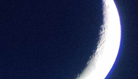 Premier Croissant de Lune - On BlackBerry Moon