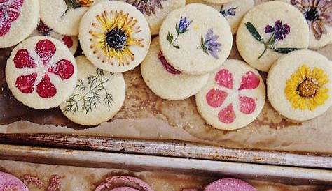 Pressed Flowers: A Guide To Pretty And Pressed By Cookie Designs