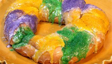 Easy King Cake Recipe For Mardi Gras - Cinnamon Roll King Cake