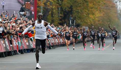 Athlétisme: le nouveau recordman du monde du marathon de Berlin est