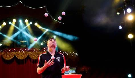Cirque: Record du monde de jonglage à Lausanne - Le Matin
