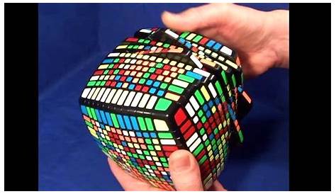 Nouveau record du monde de Rubik's Cube en 4,59 secondes - Vidéo