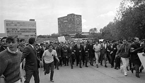 Histórico 1968: Desafío al rector, sigue paro