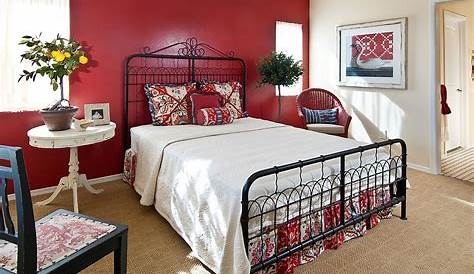 Red Walls Bedroom Decorating Ideas