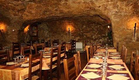 Un restaurant dans une grotte... nichée au dessus de la mer