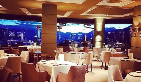 Das Restaurant Le Mont Blanc im Hotel Le Crans bietet ein spektakuläres