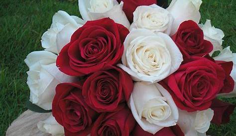 Vinilo Pixerstick Rosas rojas y blancas en un ramo de novia - PIXERS.ES