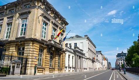 rue de la loi, brussels, belgium looking towards the Musée Royal de l