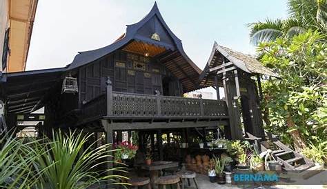 Aktiviti Bawah Rumah Tradisional Melayu Kelantan