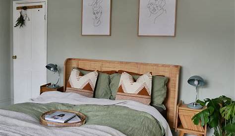 Sage Green Bedroom Wall Decor: Tranquil Haven