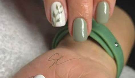 50 Trendy Green Christmas Nails To Celebrate Holiday Green nails