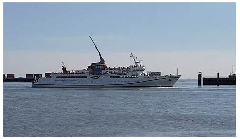 Fahrgastschiff MS HELGOLAND bei der Abfahrt von Cuxhaven nach Helgoland