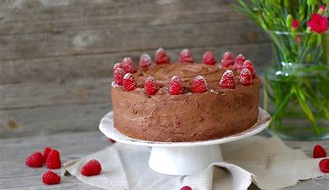 Schokoladen-Himbeer-Mousse-Kuchen | von SugarHero.com Decadent Desserts