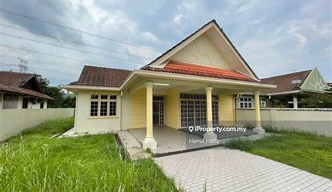 Seksyen 8, Shah Alam Intermediate Semi-detached House 3+1 bedrooms for