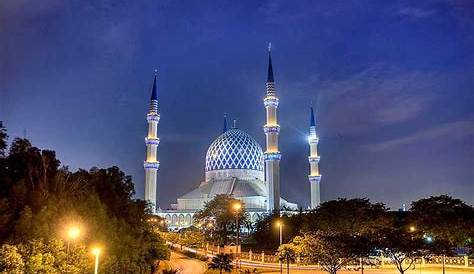The famous Blue Mosque named Masjid Sultan Salahuddin Abdul Aziz Shah