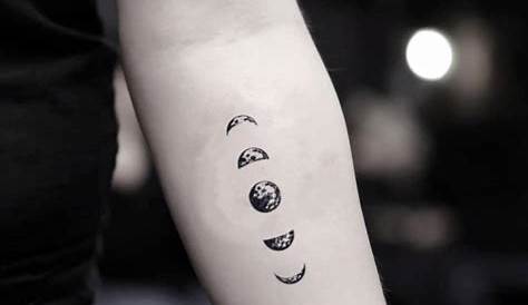 Que symbolise une lune sur un tatouage?