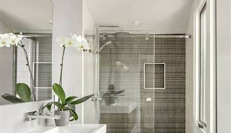 39 Galley Bathroom Layout Ideas To Consider | Bagni stretti e lunghi