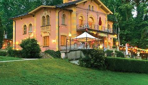 Blick zum Ufer des Starnberger See Ferienhaus mit Bootssteg am See in