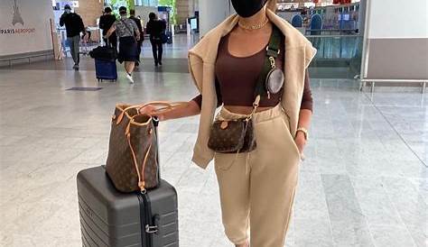 Airport Summer Sporty Outfit Idea Light Pink Tracksuit 2022 ⋆