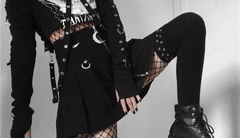 Pastel Grunge And Goth Are Perfect For Summer Goth girl fashion