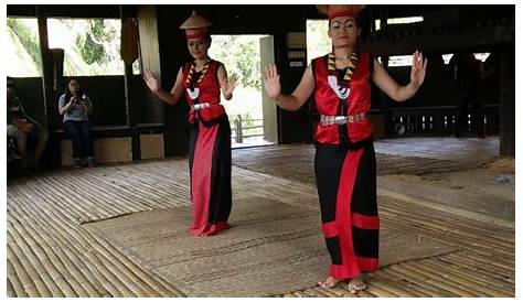 Tarian Tradisional Kaum Bidayuh : Pakaian Tradisional Etnik Sarawak