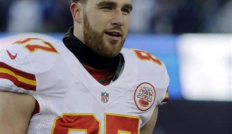 Beardless Chiefs TE Travis Kelce Gets Roasted on Twitter