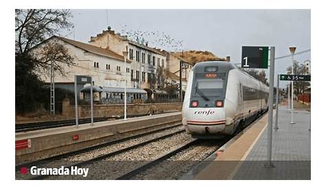 El tren que iba a Granada lleva 3 años parado en la vía muerta