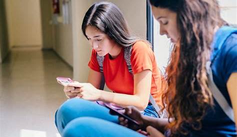 Smartphone a scuola, cosa ne pensano i genitori dei ragazzi