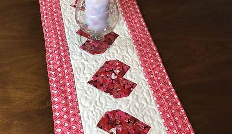 Valentine Quilted Table Runner 's On Luulla